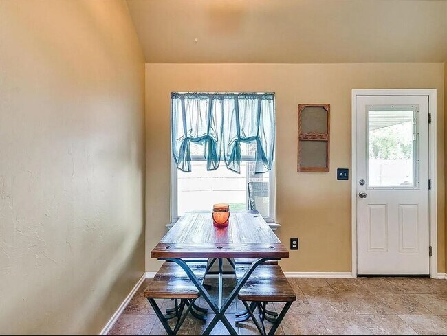 532 W Shadow Ridge Way, Mustang, OK 73064 - photo 7