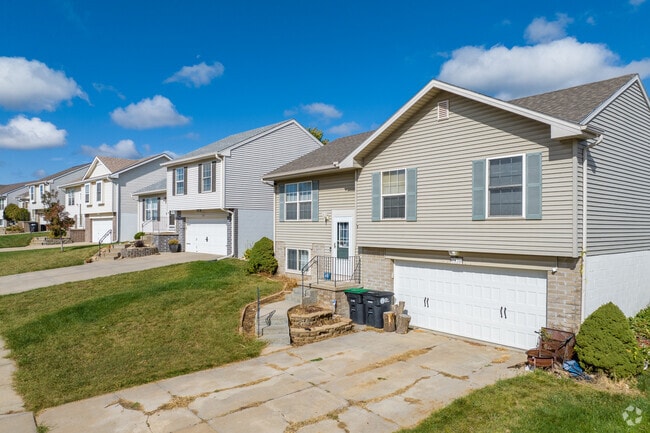 With an average home value near $259,000, Wynnewood/Brookfield delivers affordability alongside architectural character and lush surroundings.