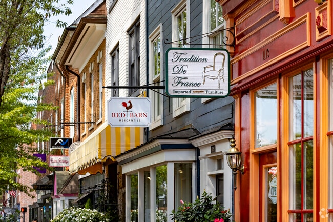 Head to Old Town Alexandria, a short drive from Rosemont, to enjoy a day of shopping.
