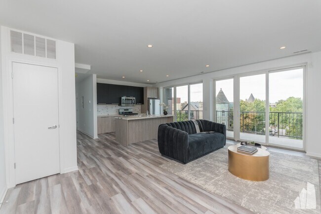 2534 W Fullerton Ave unit 503, Chicago, IL 60647 - photo 3