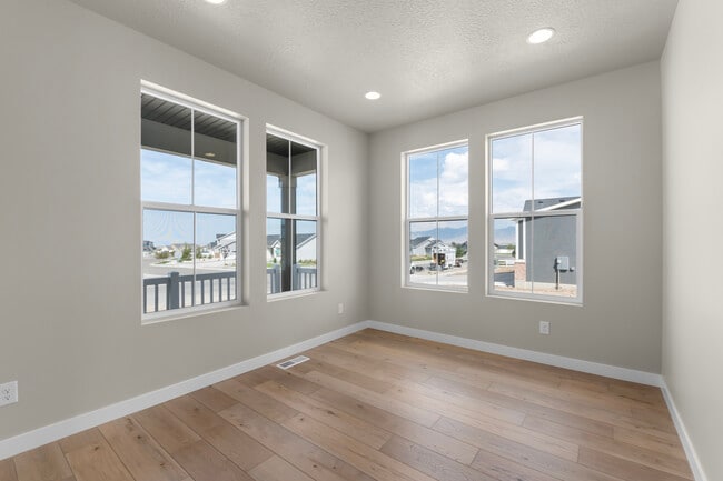 541 W Coyote Ridge Rd, Grantsville, UT 84029 - photo 3