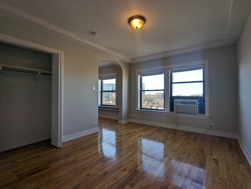 557 W Arlington Place unit 5, Chicago, IL 60614 - photo 1