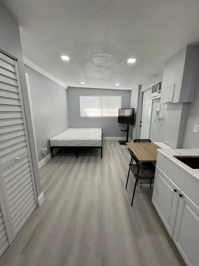 3101 N 66th Ave unit Studio, Hollywood, FL 33024 - photo 3