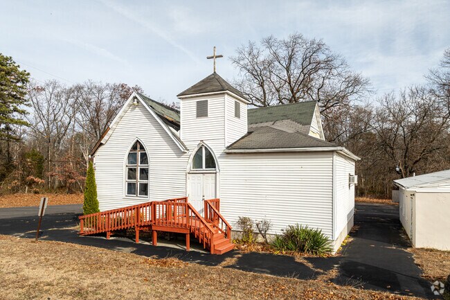 The First Baptist Church serves many of Chesilhurst’s faithful with Sunday services.