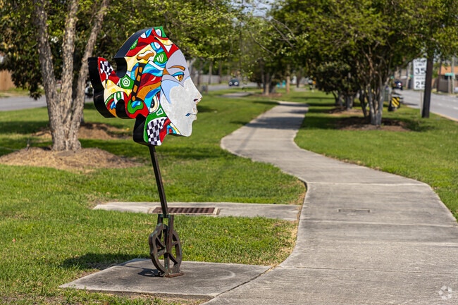 The Fish Doesn't Think. Fish Knows Everything, is a sculpture by artist Jordan Ivanov, displayed in Pontchartrain Gardens.
