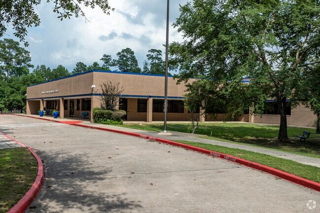Collins Intermediate School has a 16:1 student to teacher ratio.
