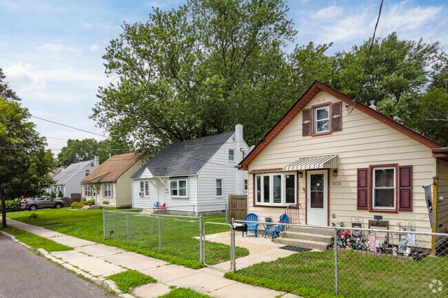 Single family homes provide flexible layouts in Somerdale, New Jersey.