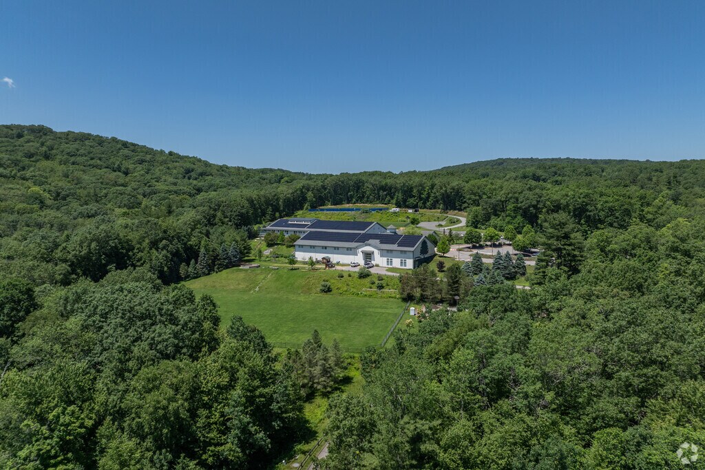 Washington Montessori School at 240 Litchfield Tpke, New Preston, CT 06777.