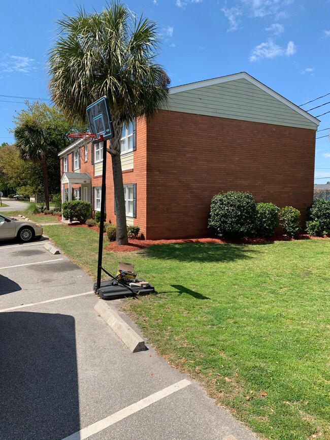 819 17th Ave N, Surfside Beach, SC 29575