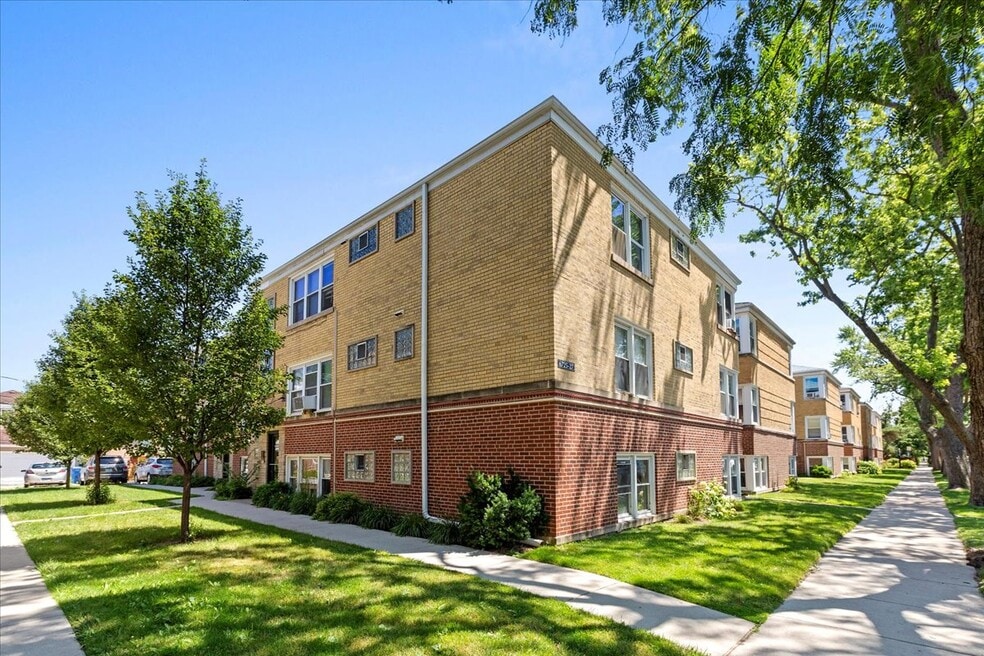 6705 N California Ave unit 15-1W, Chicago, IL 60645 - photo 1