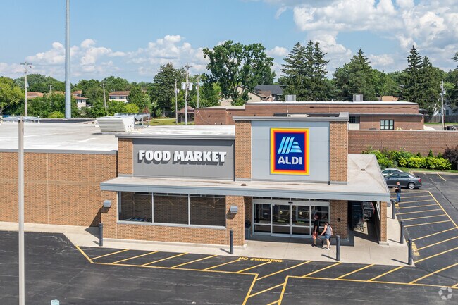 Aldi is conveniently located in the Fisk Addition neighborhood.