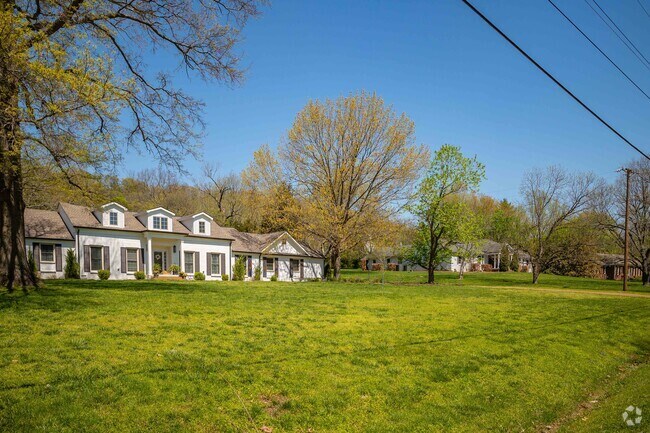 Residents of Otter Creek have large plots of land for extra privacy.