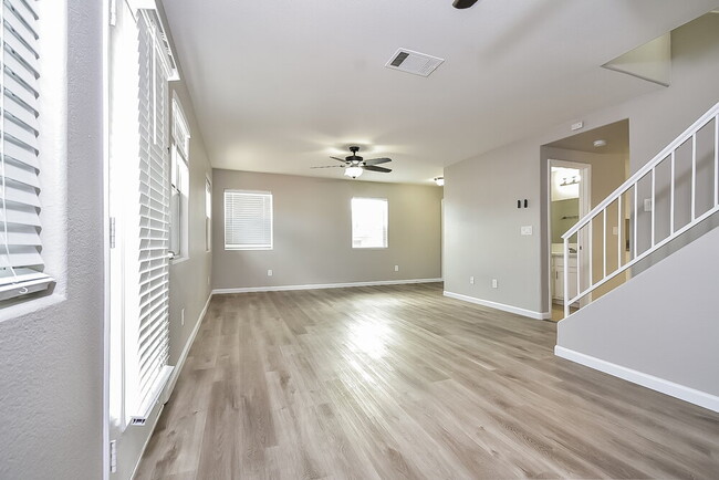 9300 Dancing Daffodil Ave, Las Vegas, NV 89129 - photo 5