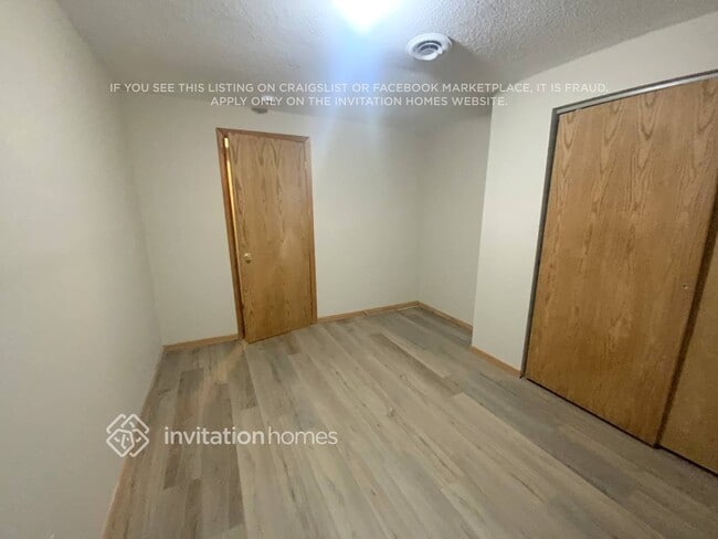 7818 Hampshire Cir N, Brooklyn Park, MN 55445 - photo 6