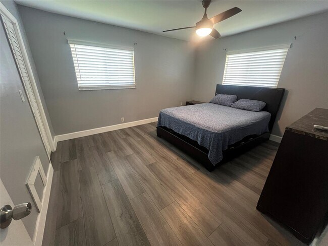 7975 NW 8th St, Margate, FL 33063 - photo 5