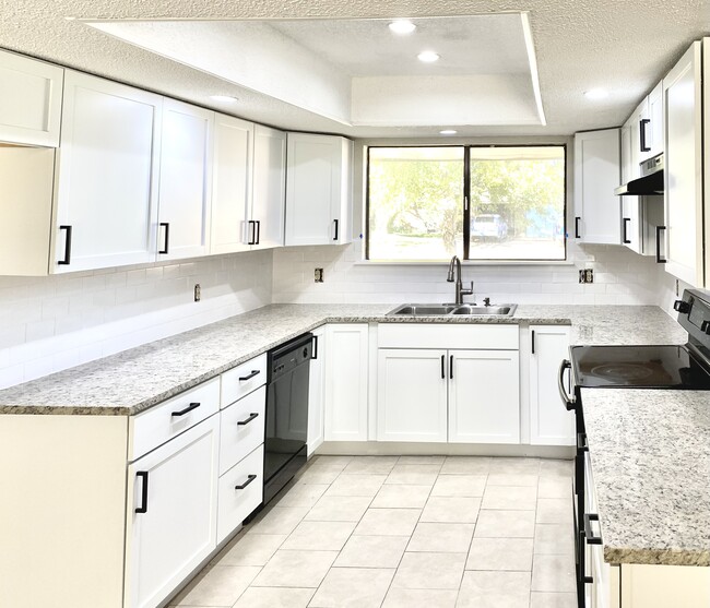 305 W Quantico St, Broken Arrow, OK 74011 - photo 2