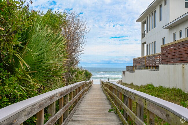 Wilbur-by-the-Sea residents can enjoy public beach access.
