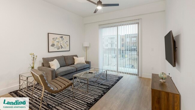 650 E Sycamore St unit 3204.1408284, Denton, TX 76201 - photo 2