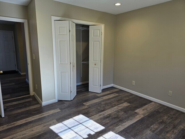 2102 Kingsbury Rd, Hendersonville, NC 28791 - photo 4