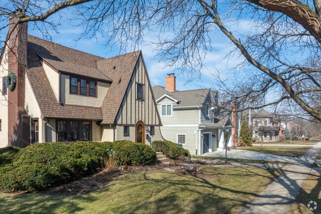 A variety oh housing styles can be seen in Field Park.