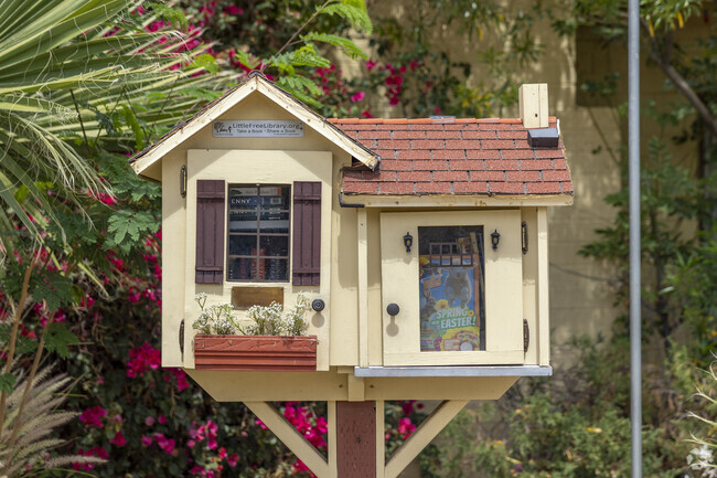 Take a walk around North Encanto and you’re sure to find a little free library.