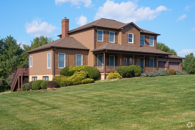 Find your dream home in Shenandoah Farms!