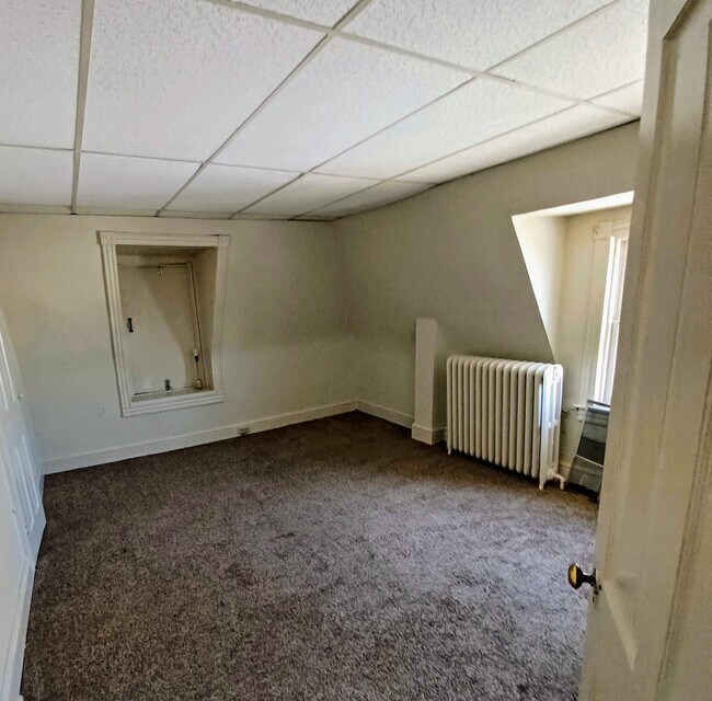 Bed$2, 12 x15. W / closet