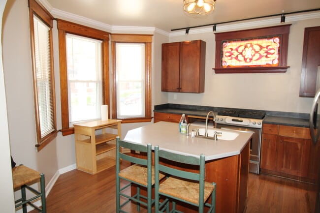 Eat-in Kitchen