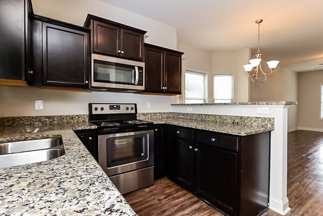 1024 Allegiance Dr, Locust Grove, GA 30248 - photo 7