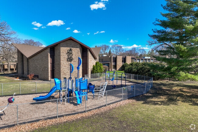 The school’s minority student enrollment is 19.6% and the student-teacher ratio is 16:1.