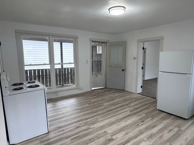 1016 4th Ave unit Lower, Antigo, WI 54409 - photo 4