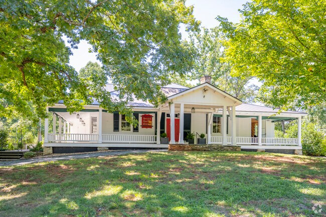 The Keswick Hunt Club hosts a yearly blessing of the hounds each thanksgiving.
