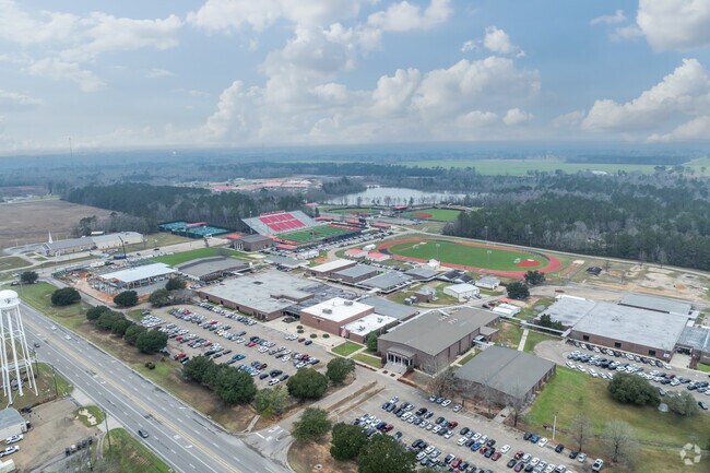 Petal High School has a student-teacher ratio of 14 to 1.