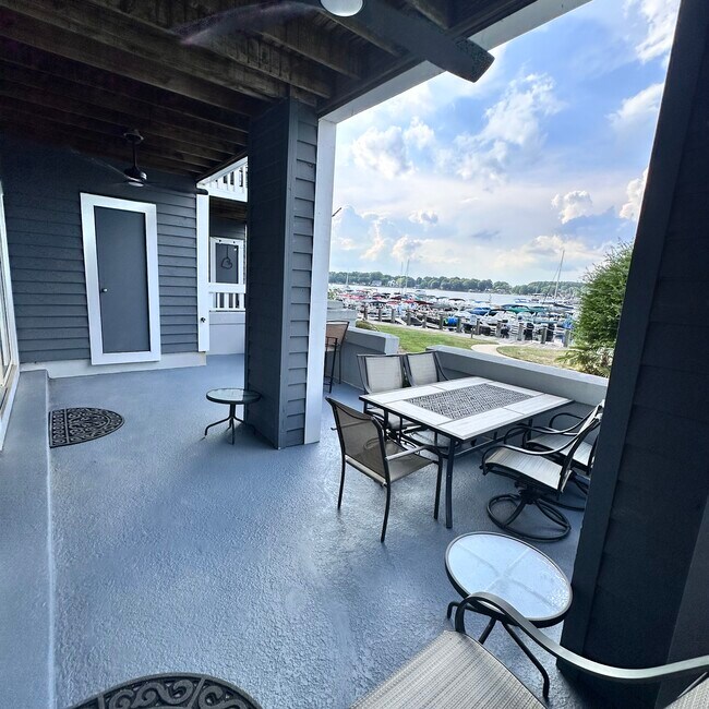 18713 Vineyard Point Ln unit Lakefront Ground Flo, Cornelius, NC 28031 - photo 3