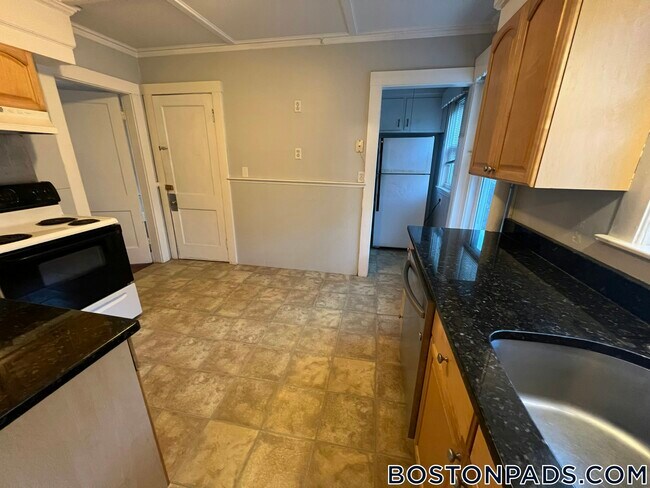 43 Orchard St unit 1, Medford, MA 02155 - photo 5