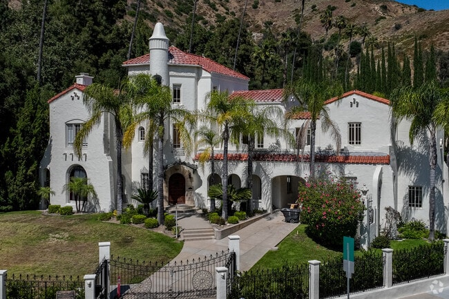 Glenwood’s housing market blends historic homes with modern designs.