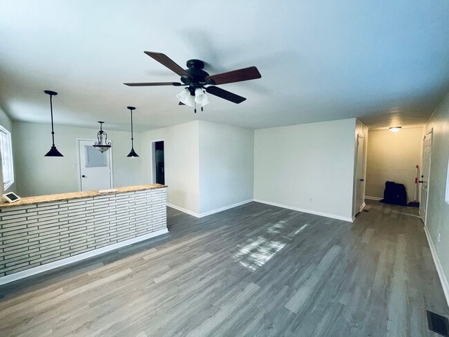 1211 Victoria Blvd, Hampton, VA 23661 - photo 2