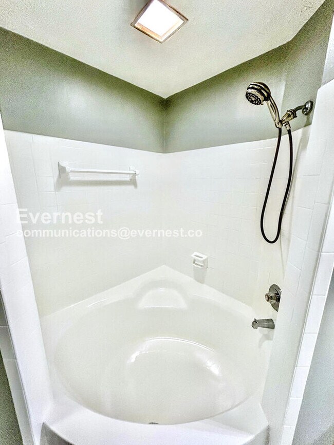 Lenox Villas Condominium unit 2319, Atlanta, GA 30324 - photo 7