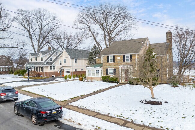 Homes along the golf courses in Oreland sell for more than $700,000.