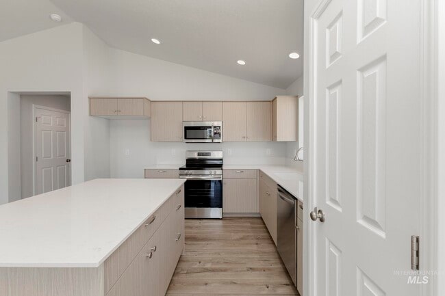 313 N Meadowsweet Ave, Kuna, ID 83634 - photo 5