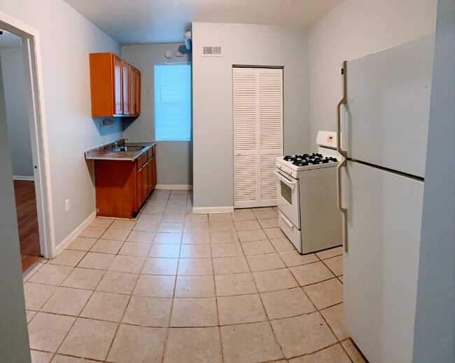 4851 S Ashland Ave unit 3R, Chicago, IL 60609 - photo 2