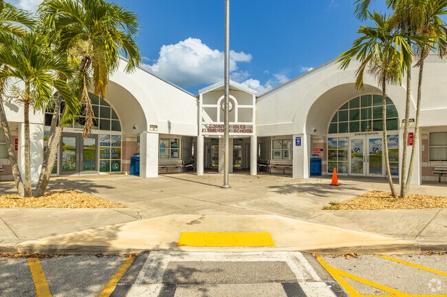 The entrance to Country Isle Elementary School in Davie, FL.