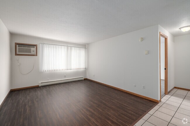 1 BD, 1 BA - 700SF - Kitchen