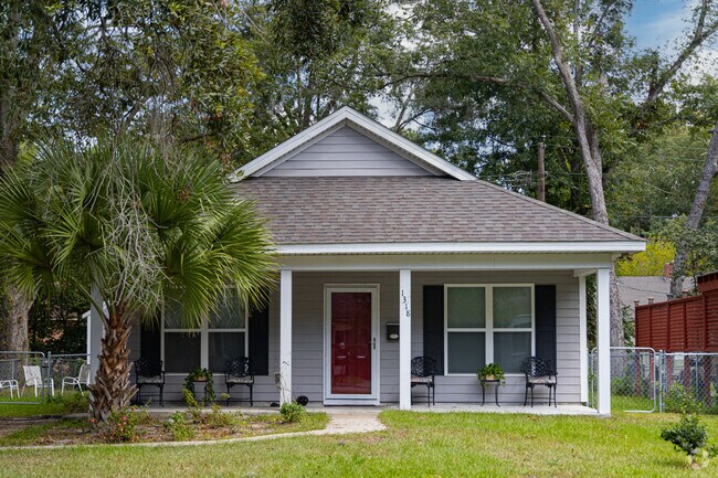 Edgemere is full of millennial bungalows.