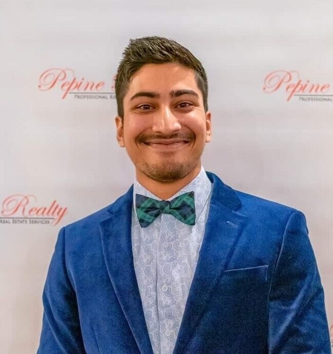 Agent Photo