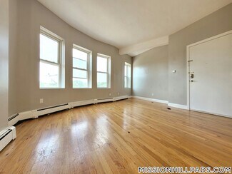 338 Warren St Unit 6, Boston, MA 02119