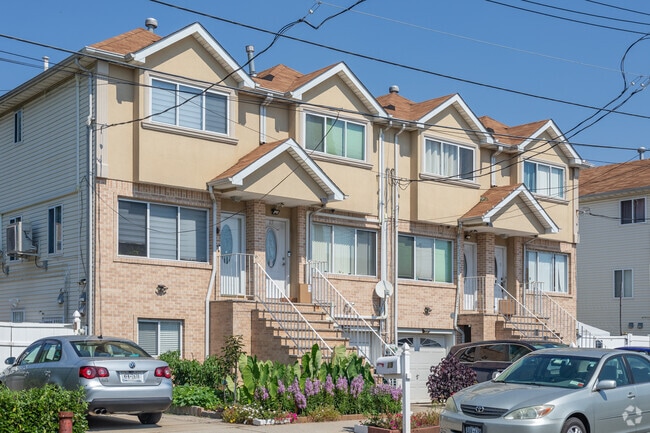 Multi-family housing options can also be found in Grasmere.