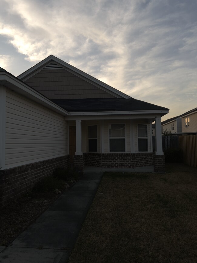 21 Laurel Ln, Savannah, GA 31407