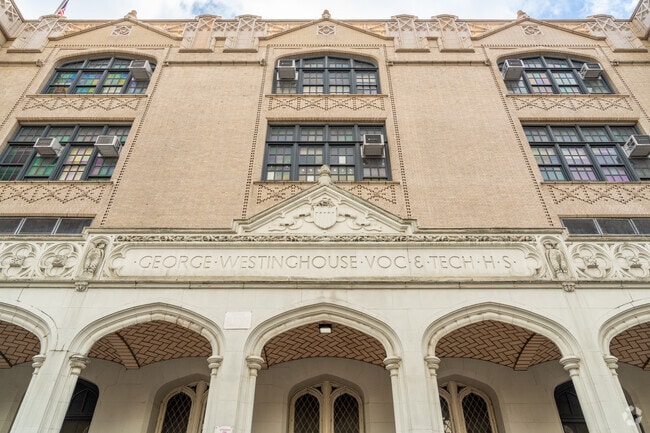 PS 915 offers many academic opportunities to students.