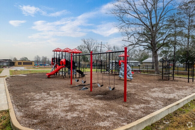 Hull-Daisetta Elementary offers expansive playground equipment on campus.